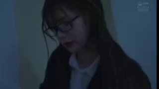 【点赞三百立即更新微露脸完整版】牛仔高跟少妇背着老公不上跑回家挨操